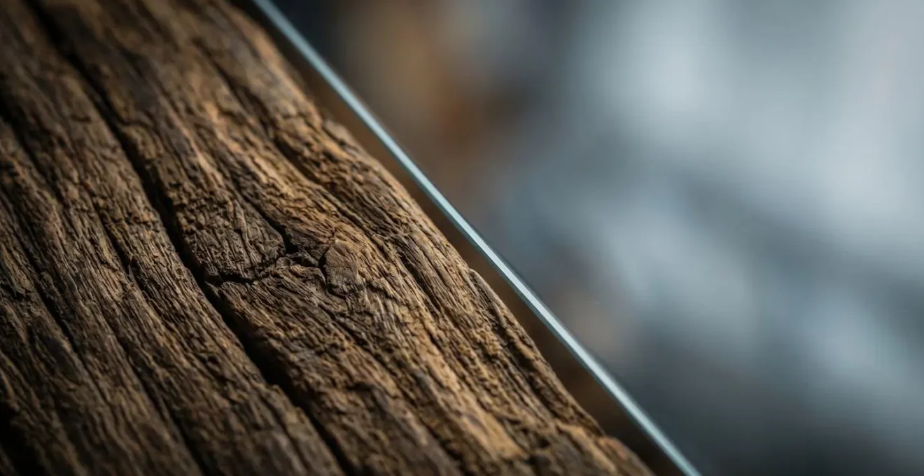 Contraste symbolique entre authenticite brute et production trop polie en video marketing